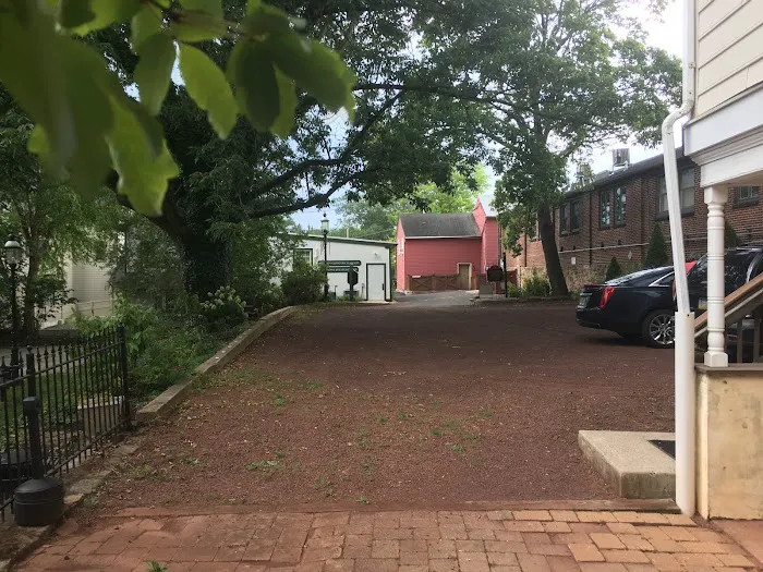 Hargrave House Bed and Breakfast Parking Lot 4