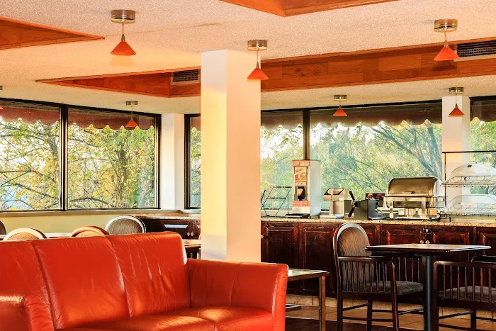 View Inn & Suites 4