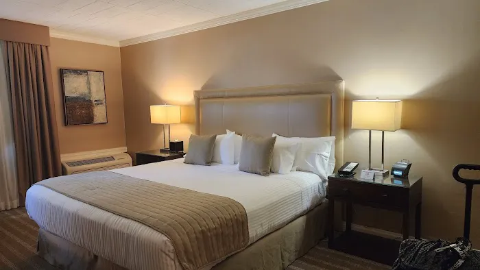 Ethan Allen Hotel 4