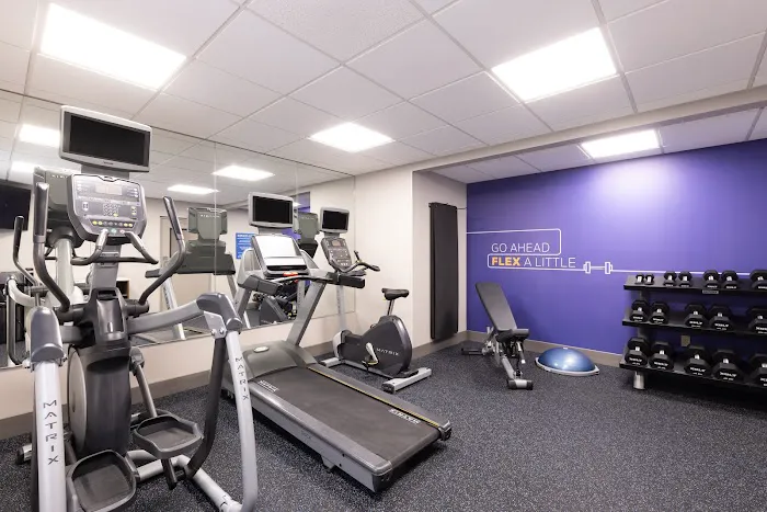Holiday Inn Express & Suites Danbury - I-84, an IHG Hotel 4
