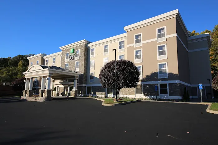 Holiday Inn Express & Suites Danbury - I-84, an IHG Hotel 4