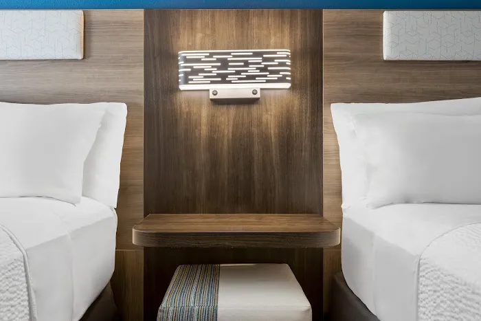 Holiday Inn Express & Suites Danbury - I-84, an IHG Hotel 4