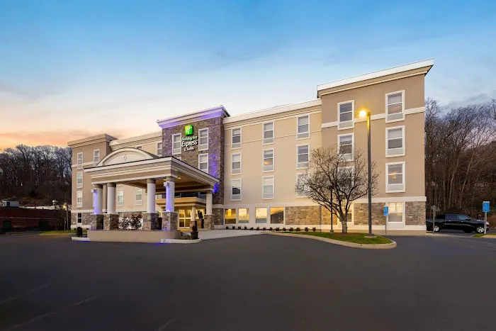 Holiday Inn Express & Suites Danbury - I-84, an IHG Hotel 4