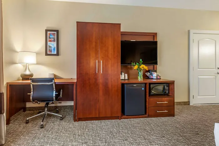 Comfort Inn 4