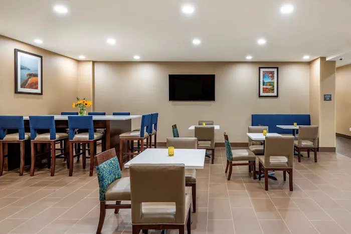 Comfort Inn 4