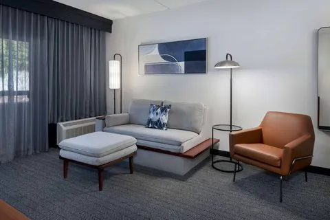 Courtyard Norwalk 4