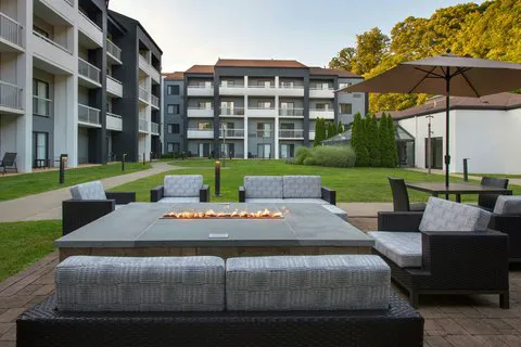 Courtyard Norwalk 4
