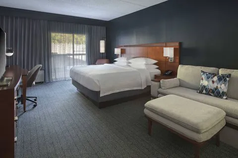 Courtyard Norwalk 4