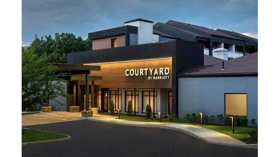 Courtyard Norwalk 4