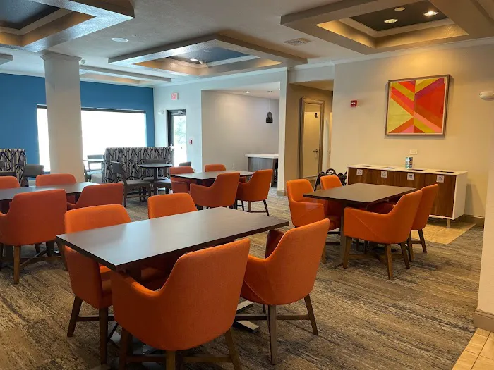 Holiday Inn Express & Suites Montgomery by IHG 4