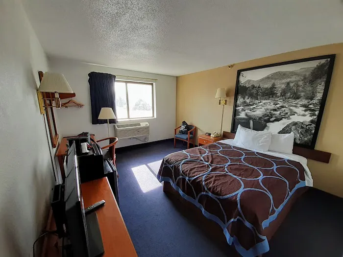 Super 8 by Wyndham Montgomery Maybrook 4