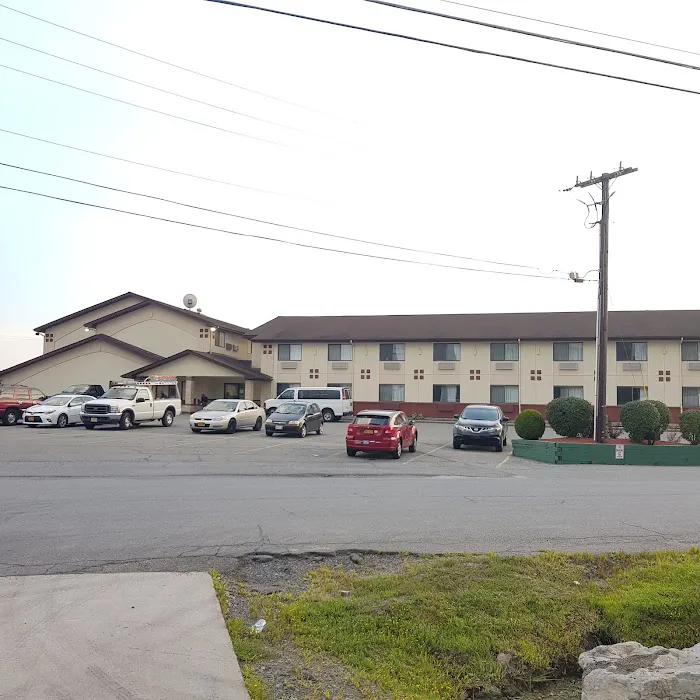 Super 8 by Wyndham Montgomery Maybrook 4