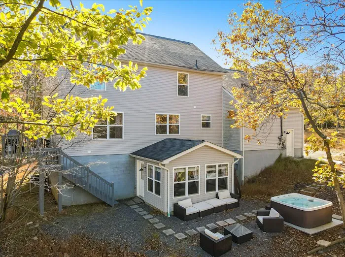 Big House on Lake 4
