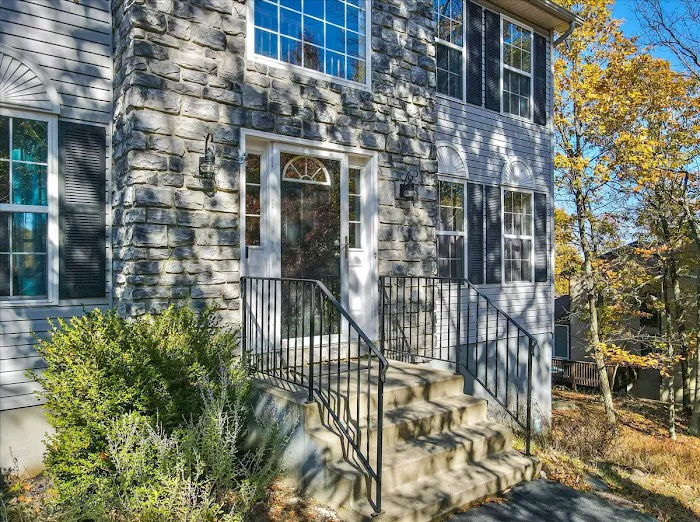 Pocono House on Lake with Kayaks, Hot Tub, and Sauna 4