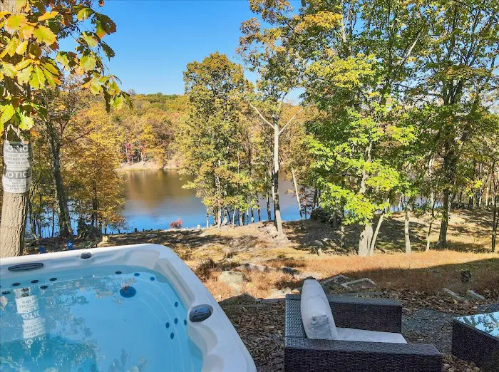 Pocono House on Lake with Kayaks, Hot Tub, and Sauna 4