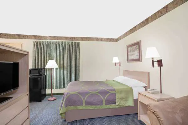 Super 8 by Wyndham Monticello 4