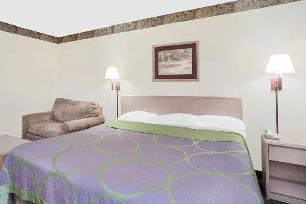 Super 8 by Wyndham Monticello 4