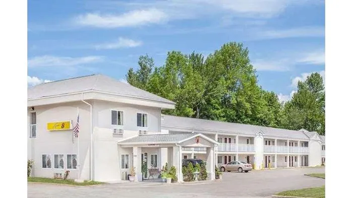Super 8 by Wyndham Monticello 4