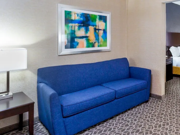 Holiday Inn Express & Suites Burlington - Mount Holly by IHG 4
