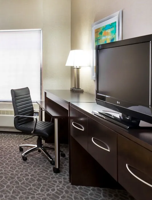 Holiday Inn Express & Suites Burlington - Mount Holly by IHG 4