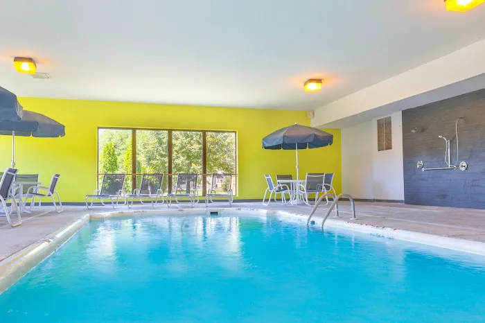 Holiday Inn Express & Suites Burlington - Mount Holly by IHG 4