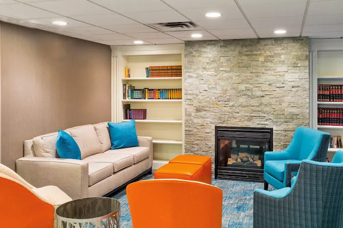 Holiday Inn Express & Suites Burlington - Mount Holly by IHG 4