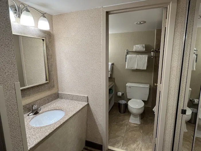 Radisson Hotel Philadelphia Northeast 5