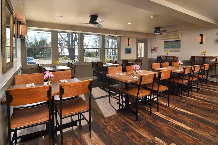 Bay Breeze Inn 5