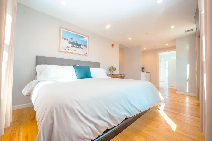 Hampton Bays Hotel On Main 4