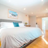 Hampton Bays Hotel On Main ico