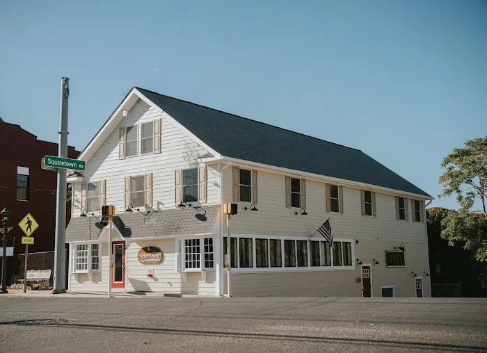 Hampton Bays Hotel On Main 4