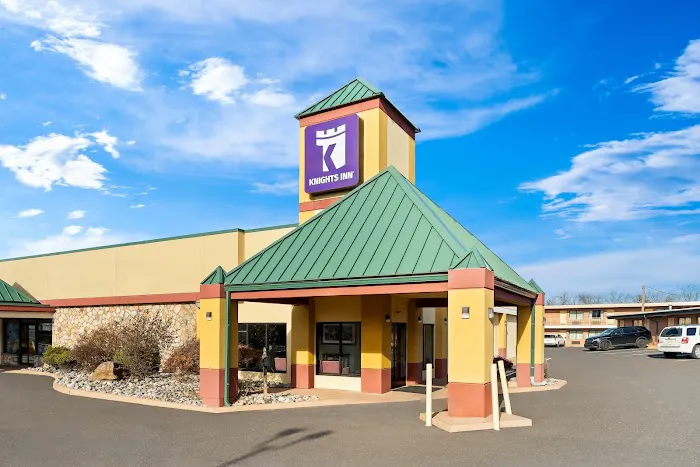 Knights Inn Montgomeryville 4