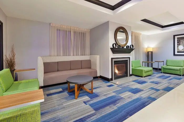 Holiday Inn Express & Suites Warminster - Horsham by IHG 4
