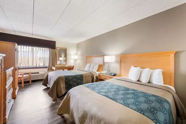 Econo Lodge 4