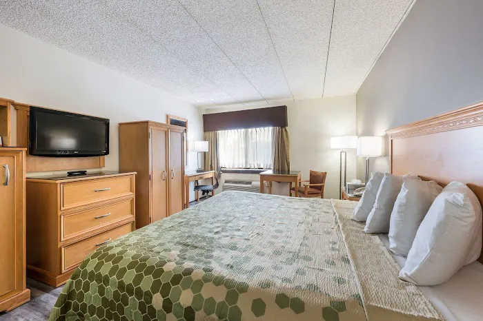 Econo Lodge 4