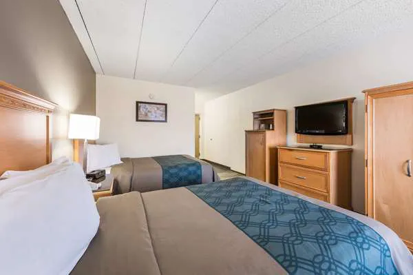 Econo Lodge 4