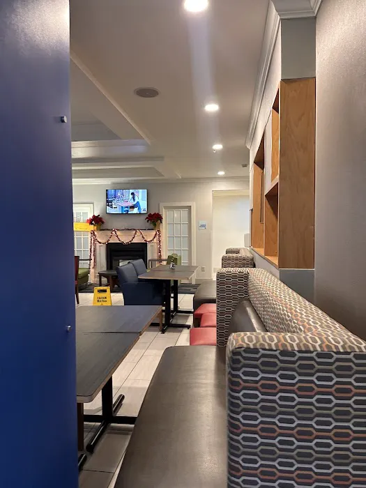Holiday Inn Express & Suites Bethlehem Arpt-Allentown Area 4