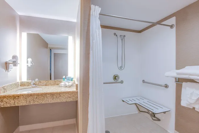 Holiday Inn Express & Suites Bethlehem by IHG 4