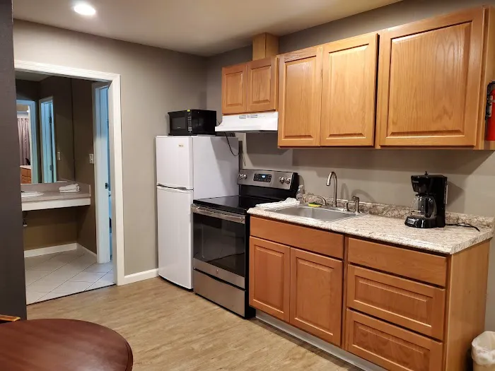 Heidi's Inn 4