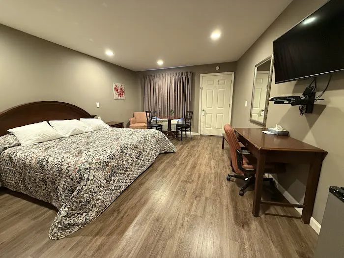 Heidi's Inn 4