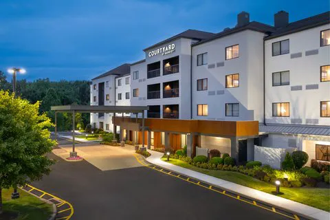 Courtyard Danbury 4