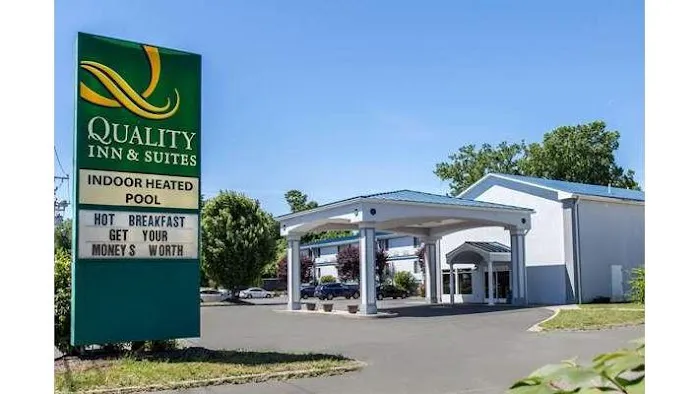 Quality Inn & Suites Danbury near University 4