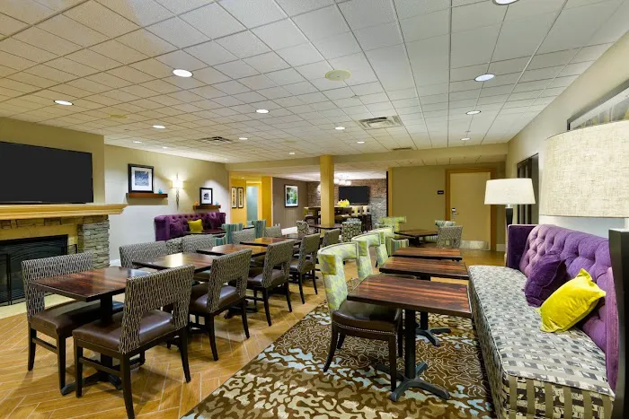 Hampton Inn Danbury 4