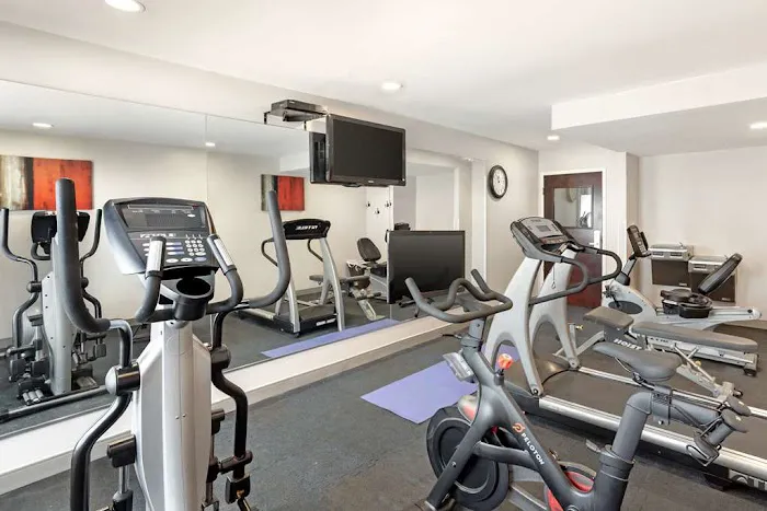 Best Western Plus Fairfield Hotel 4