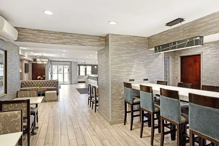 Best Western Plus Fairfield Hotel 4