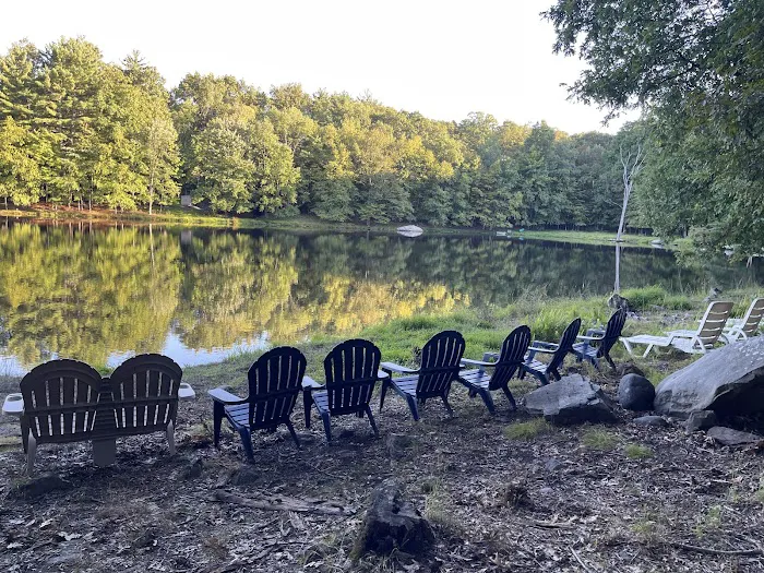 Lake House with Kayaks 4