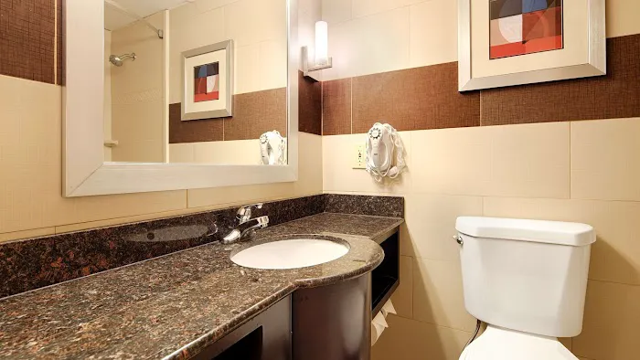 Best Western Plus Poconos Hotel 4