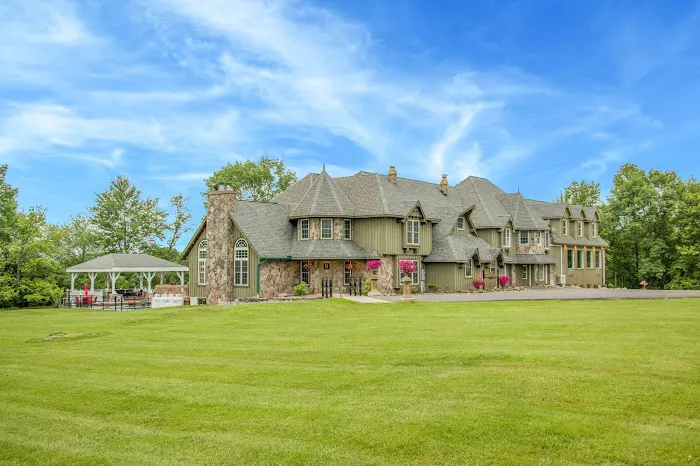 Hilltop Mansion 4