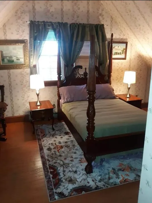 Moonshadow inn 4