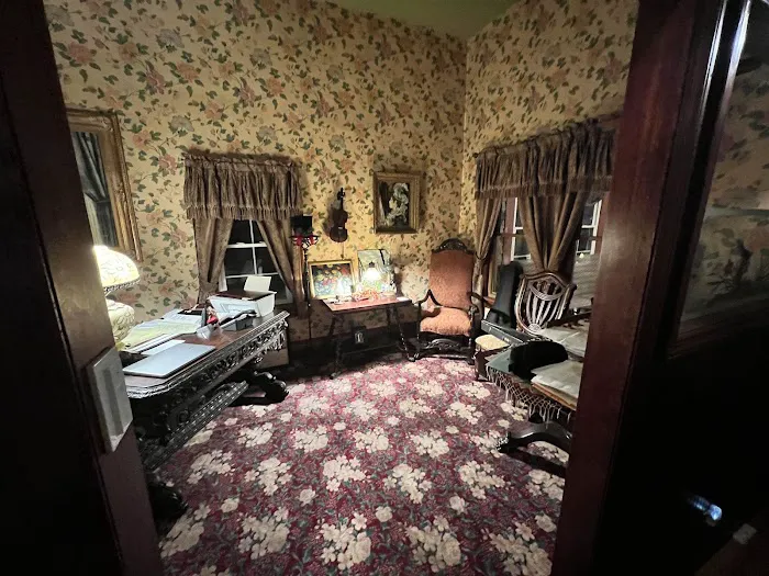 Moonshadow inn 4